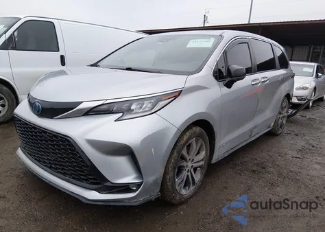 2021 Toyota Sienna Xse z USA, uszkodzony, nr VIN 5TDXRKEC5MS005619